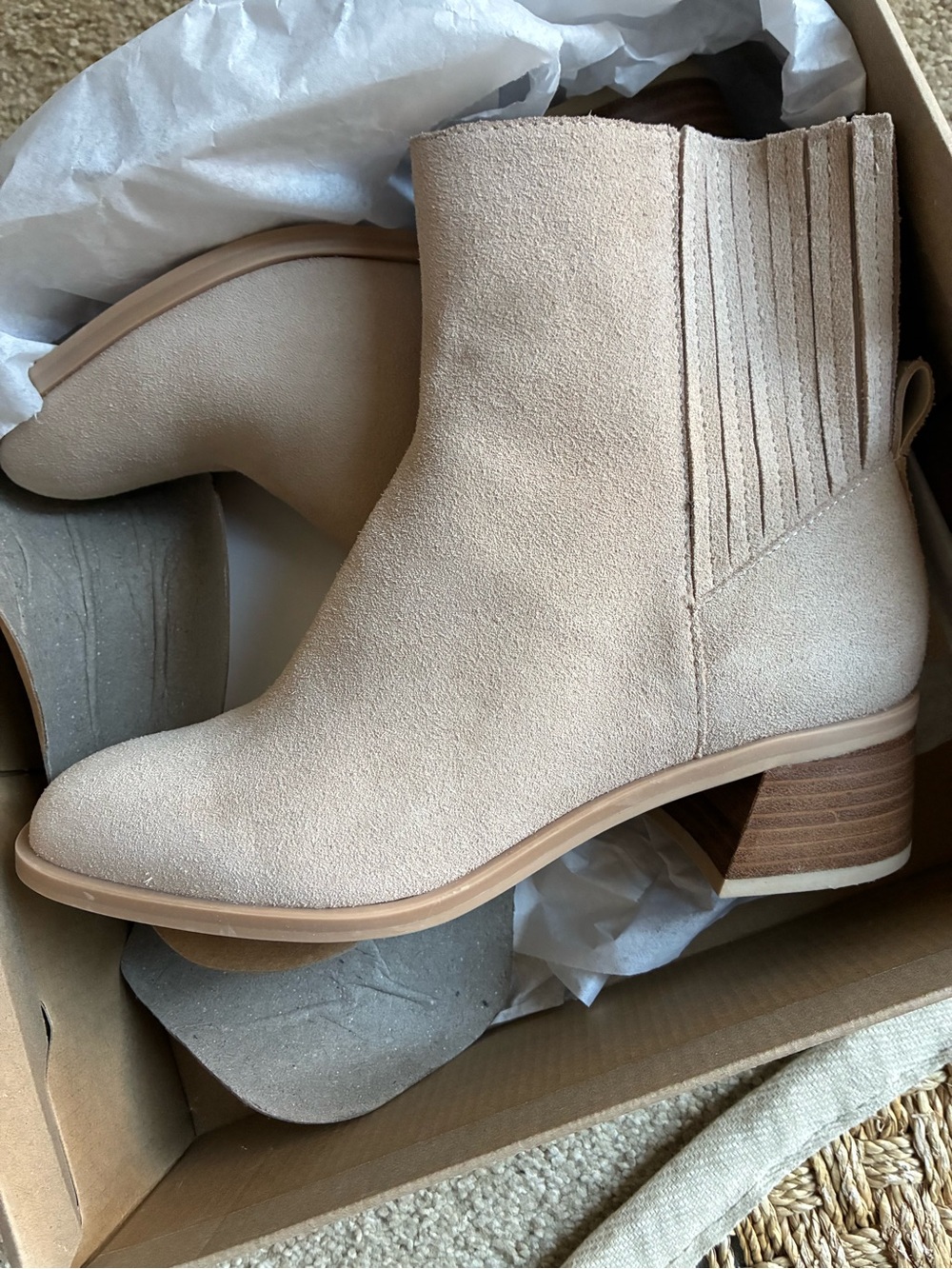NWT Dolce Vita Tan Suede Ankle Boots - Classic Chelsea Heel